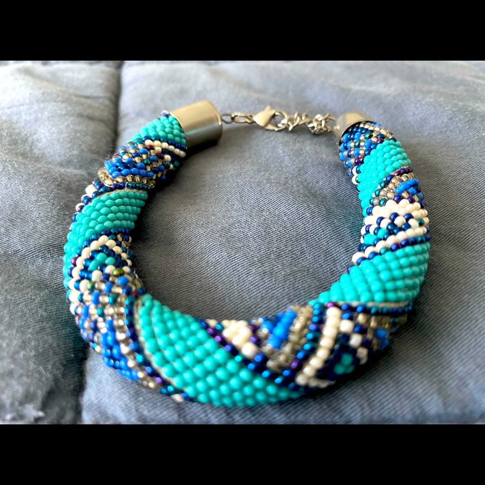 Women’s beaded turquoise bracelet with clasp